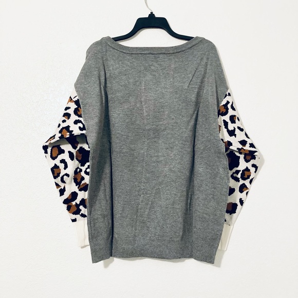 Amazon Pullover Sweater (Grey Cheetah) - Picture 3 of 6